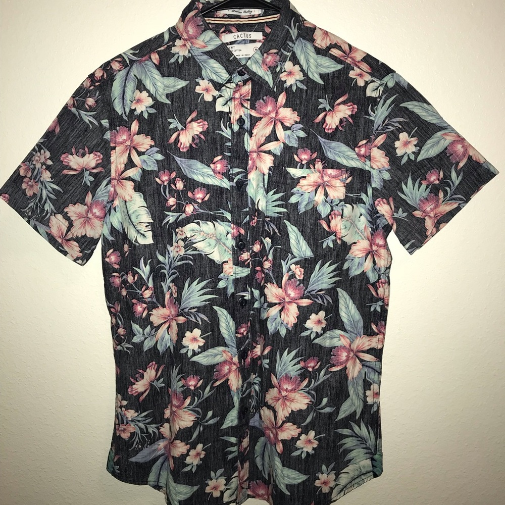 Short sleeve button up